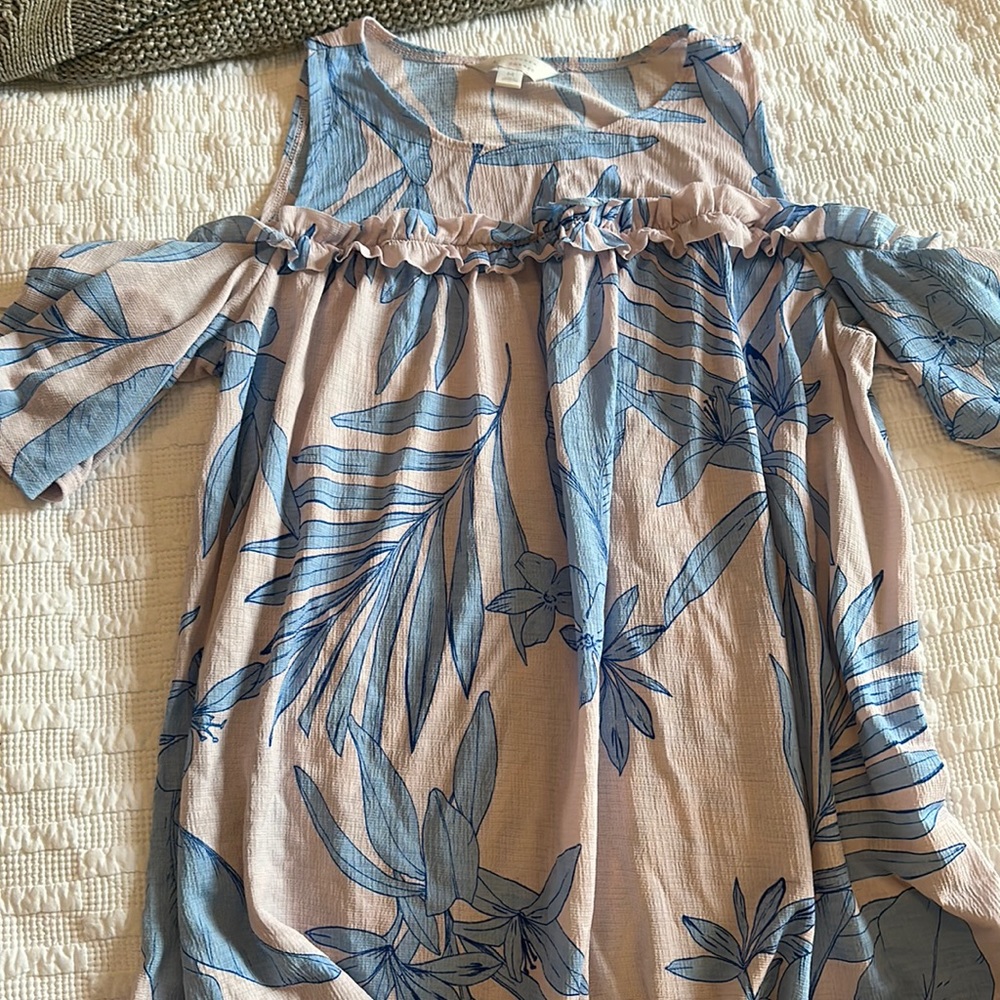 Lauren Conrad pink and blue floral top size medium!